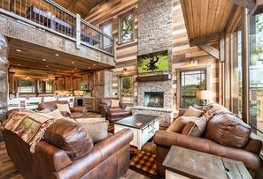 Smart TV, fireplace - Tuckaway Mtn Lodge - Lux Cabin W/ Salt Wtr Pool/Tesla Charger  Firepit/Hot Tub! (Sevierville)