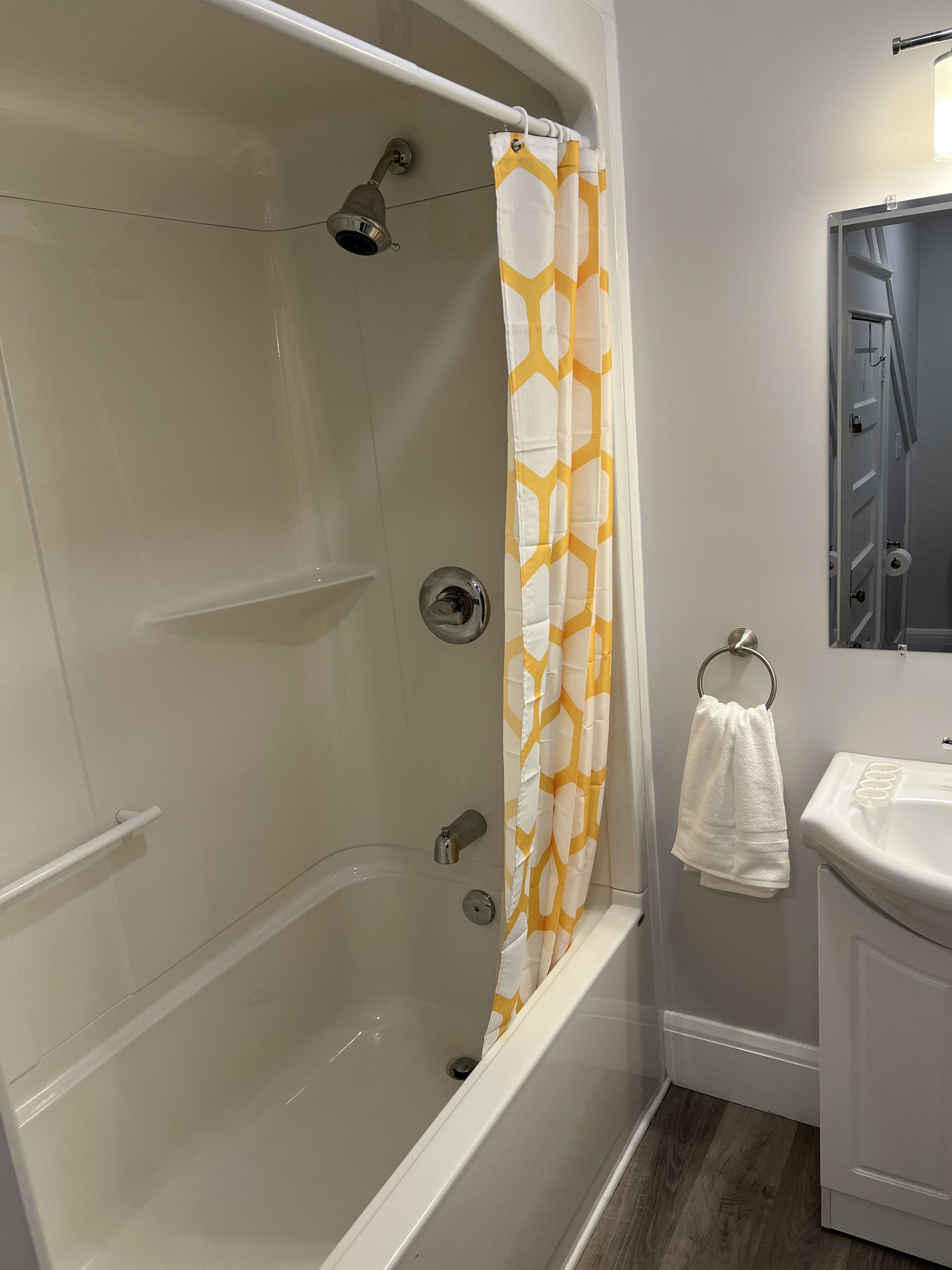 Combined shower/bathtub, hair dryer, towels, soap