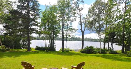 Private Waterfront Cottage on the lake
