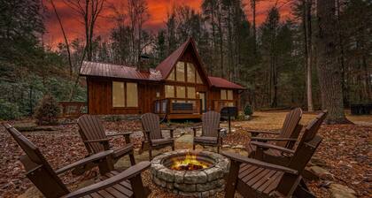 Creekfront Views! Hot Tub/ 2 King Bed En Suites/Secluded/Arcade/Firepit/FastWifi