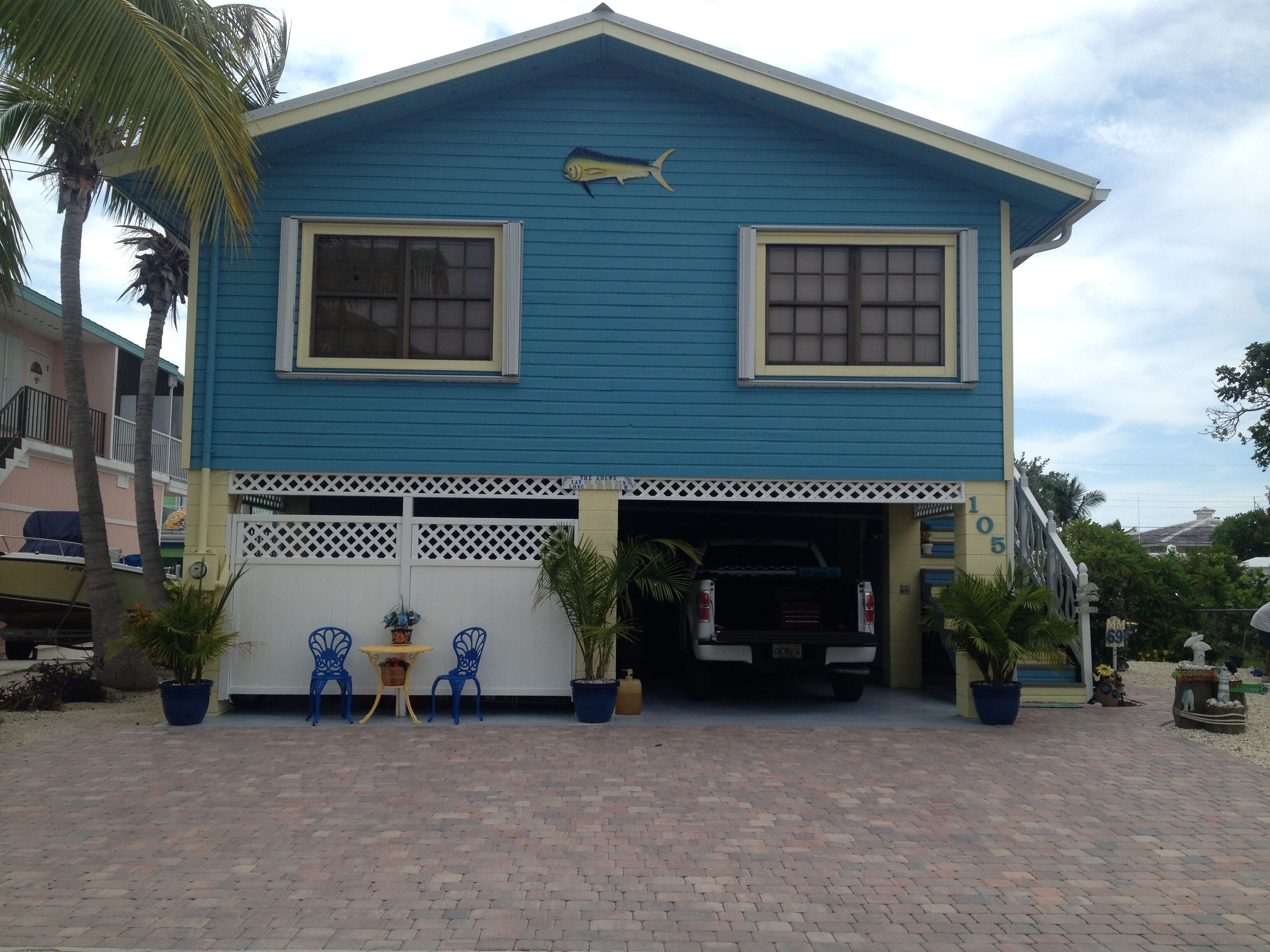 Happy "Key-z " canal-front home w/Tiki hut- RV storage available. 