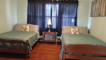 3 bedrooms, desk, iron/ironing board, travel crib