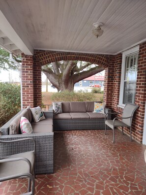 Terrace/patio - Welcome To Downtown Pickens close to Clemson and Lake Keowee (Pickens)