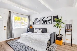 4 bedrooms, in-room safe, desk, iron/ironing board