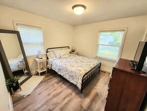 4 bedrooms, desk, iron/ironing board, free WiFi