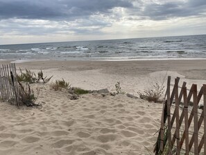 Beach nearby, sun loungers, beach towels