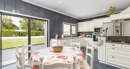 6-Bed House - Sleeps 12 - Pool, Bbq, Pool Table