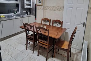 Dining - House Sleeps 6 with Private Garden (Birmingham)