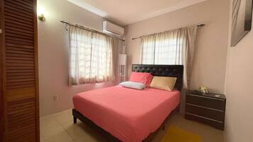 2 quartos, ferros/tábuas de passar roupa, Wi-Fi, roupa de cama