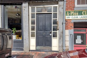 Exterior detail - Amazing Beacon Hill 2BR w/ W/D, nr Boston Common, by Blueground (Boston)