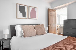 2 bedrooms, iron/ironing board, WiFi, bed sheets - Amazing Beacon Hill 2BR w/ W/D, nr Boston Common, by Blueground (Boston)