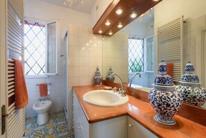 Badewanne, Haartrockner