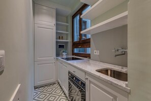 Refrigerador, horno, parrilla de estufa y lavavajillas 