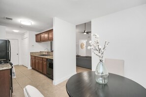 Interior - Cozy getaway w/ king bed in the heart of Houston (Houston)