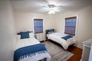 3 Schlafzimmer, Bügeleisen/Bügelbrett