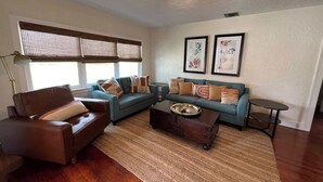 TV - Coot Bay Cottage at Lake Okeechobee (Clewiston)