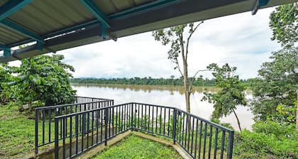 OYO HOME 90682 Liliz Mambang Farmstay