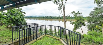 OYO HOME 90682 Liliz Mambang Farmstay