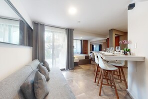 Interior - Charming condo with kitchenette, balcony, & pool (Cancun)