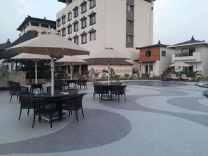 Exterior - Shyama Sarovar Portico (Orai)