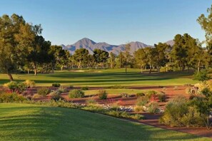Golf - Breathtaking View Retreat: Large Pool w/Pickleball (Paradise Valley)