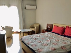 Desk, laptop workspace, free WiFi, bed sheets - OTEL YAŞAR (Mersin)