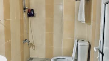 Classic Single Room | Bathroom | Shower, rainfall showerhead, hair dryer, bidet