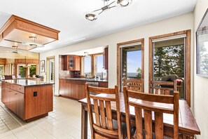 Fridge, microwave, oven, stovetop - 9 Min to Lutsen MTN/Sauna/Game Rm/Amazing Views (Tofte)