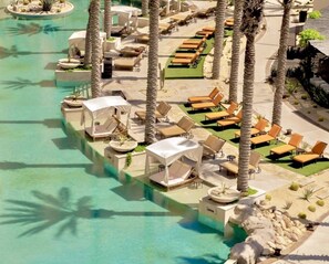 Piscina all'aperto, una piscina riscaldata