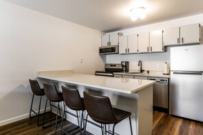 Fridge, microwave, oven, stovetop - *President's Day Sale* Save up to 30% on Park City Ski Vacations, 72 Hours Only! (Park City)