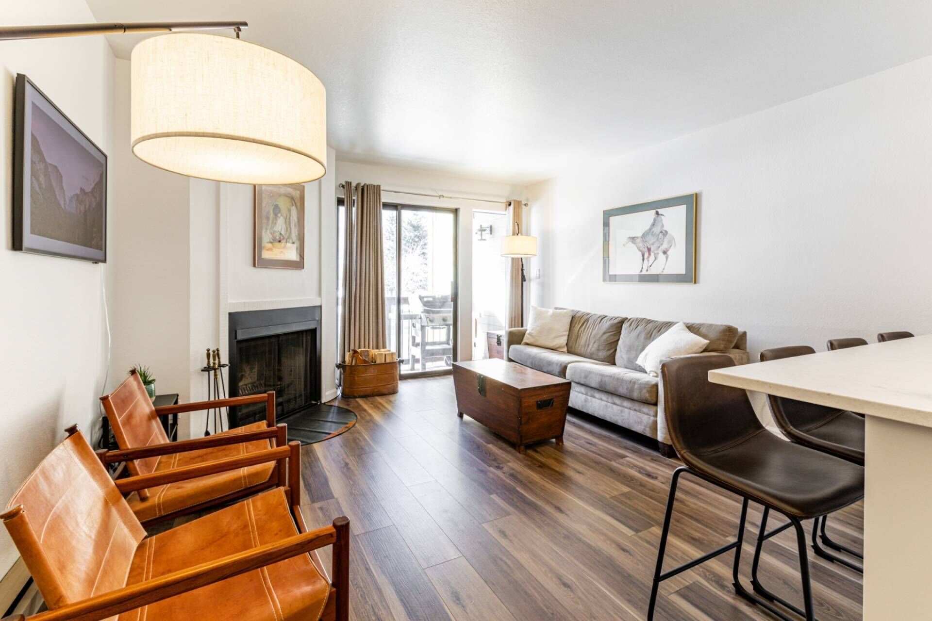 Smart TV, fireplace, DVD player