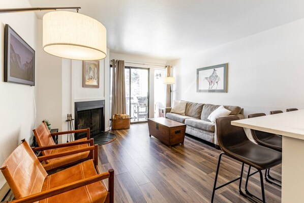 Smart TV, fireplace, DVD player