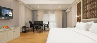 Huiqian Hotel (Zhaotong Fortune Store)