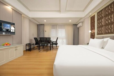 Huiqian Hotel (Zhaotong Fortune Store)