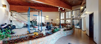 room for rent in 8100 sq ft mansion in country