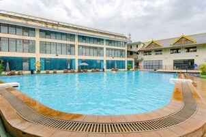 室外游泳池