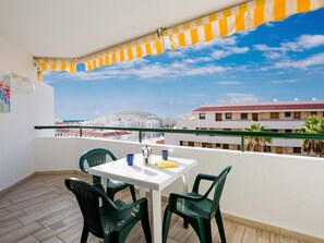 Outdoor dining - 603C Summerland Beautiful apartment, 6th floor (Los Cristianos)