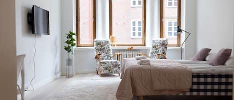 3 bedrooms, desk, laptop workspace, iron/ironing board