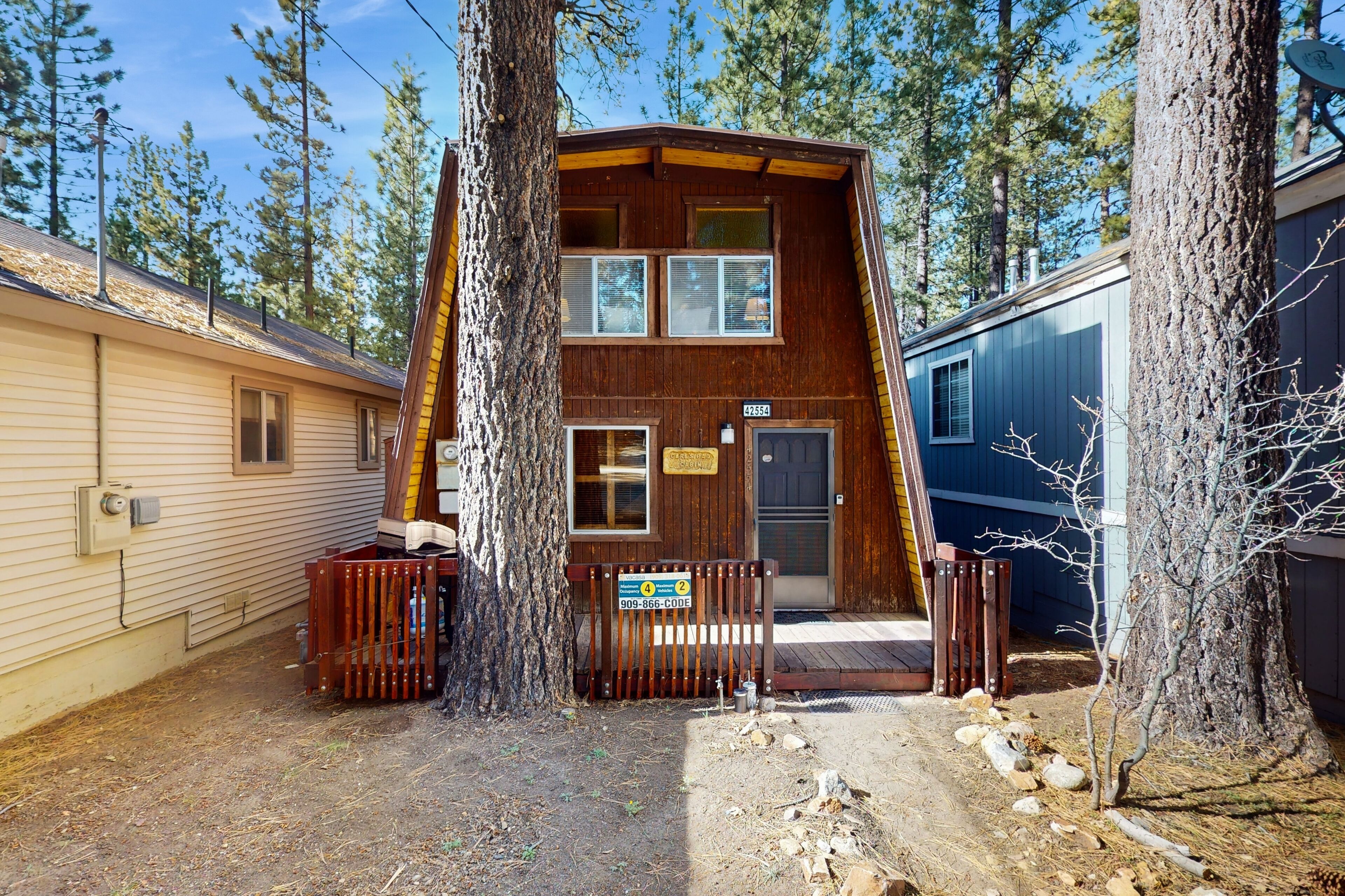 Cozy A-frame cabin with fireplace & full kitchen - walk to hiking & ski shuttles