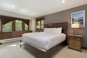 4 habitaciones, escritorio, tabla de planchar con plancha y wifi gratis 