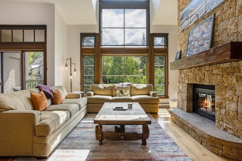 Steps From Ski Slopes - Luxury Meadows Townhome!