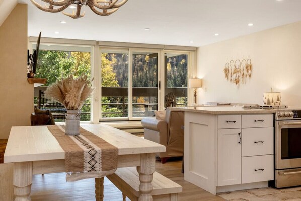 Interior - Beautifully Remodeled West Vail Luxury Condo (Vail)