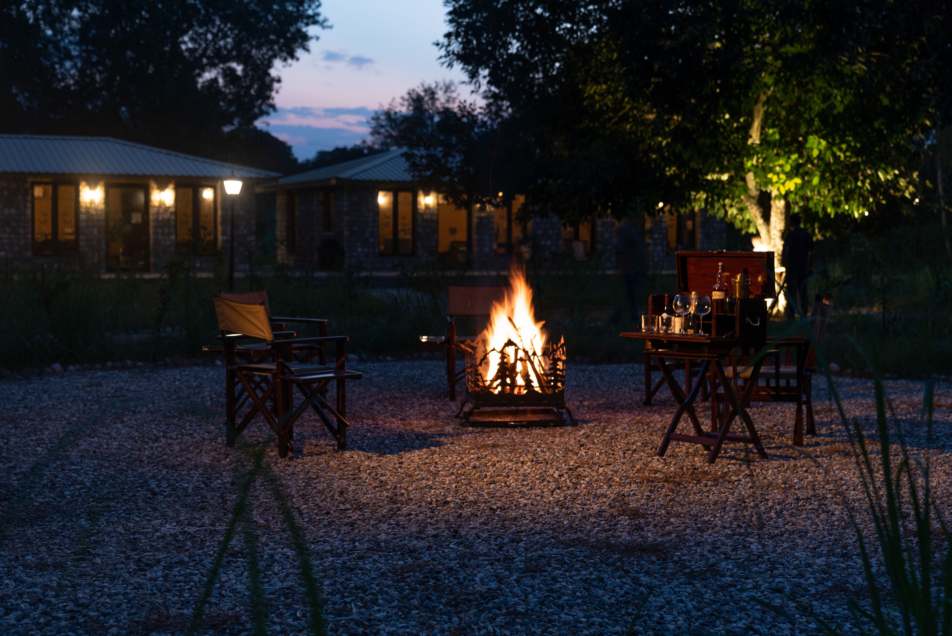 Luxury Tent with King Bed and Private Sitout | Ulkoruokailutilat