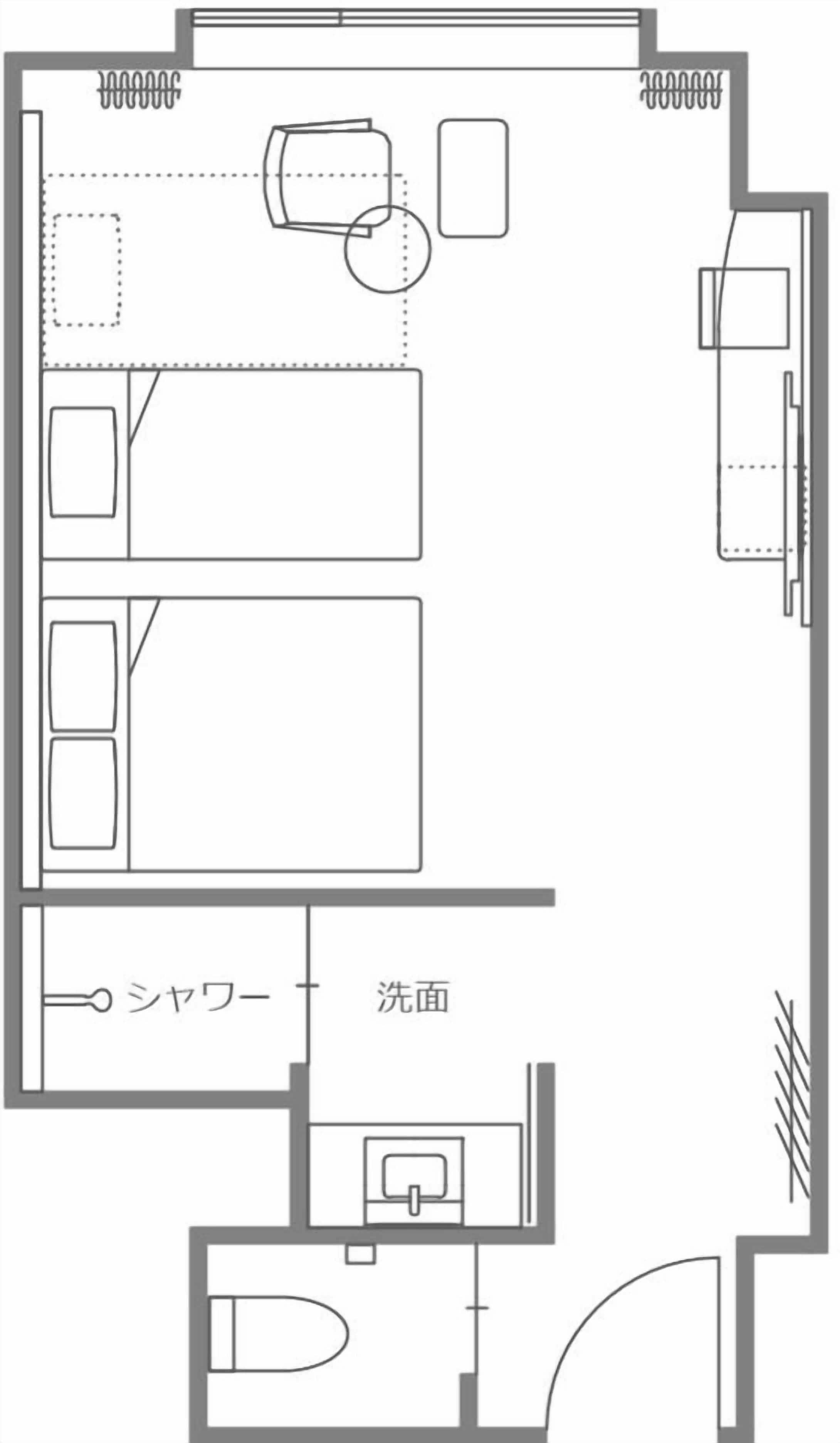 Ein Hotelzimmer mit Bett, Schreibtisch, Stuhl, Bad und einer kleinen Sitzecke.