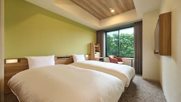 Minibar, in-room safe, laptop workspace, blackout drapes