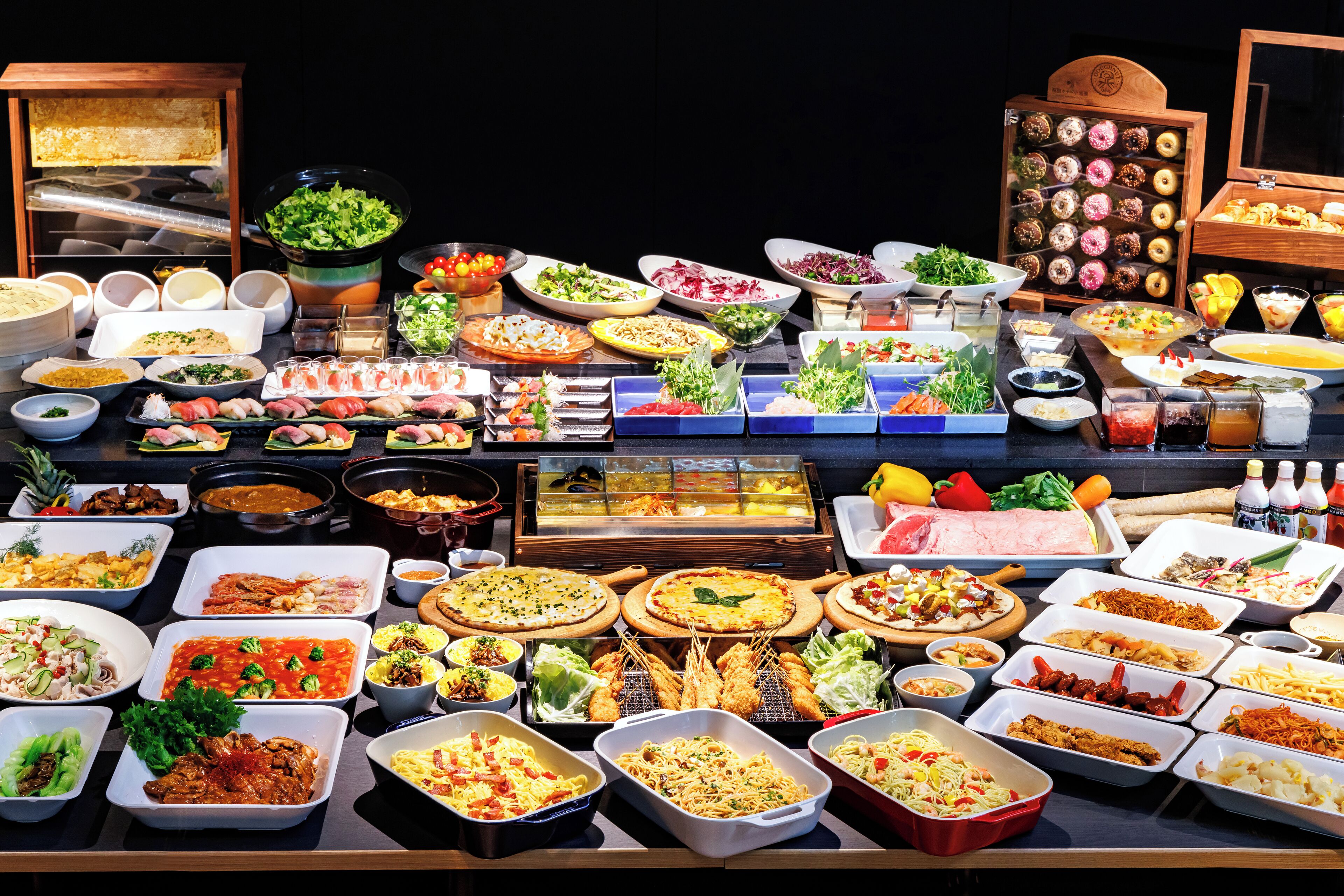 Se sirven desayunos, comidas y cenas con vista al jardín 