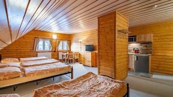 5 bedrooms, desk, WiFi