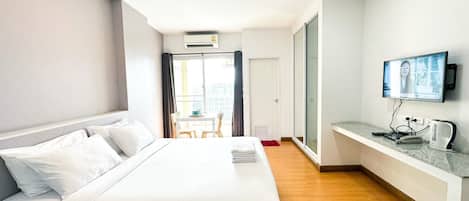 Deluxe King Bed | Free WiFi