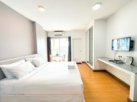 Deluxe King Bed | Free WiFi