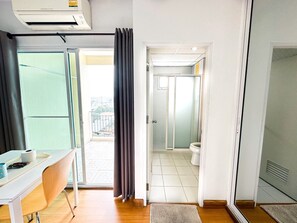 Deluxe King Bed | Free WiFi